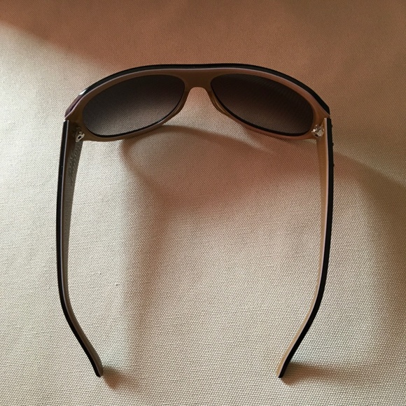 Judith Leiber Sunglasses - Picture 5 of 12